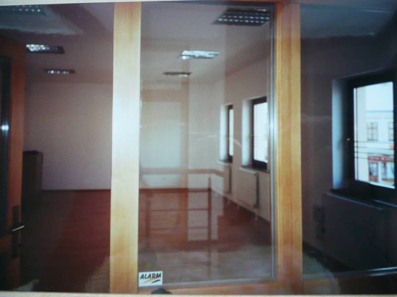 OBCHODNÝ PRIESTOR V CENTRE TRENČÍNA, 25 m2, poschodie